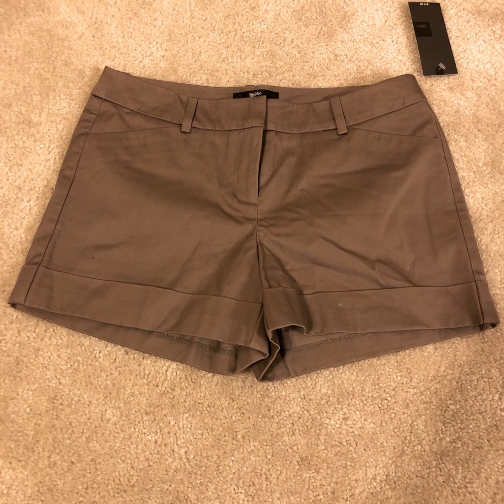 NWT size 6 Mossimo cuffed short